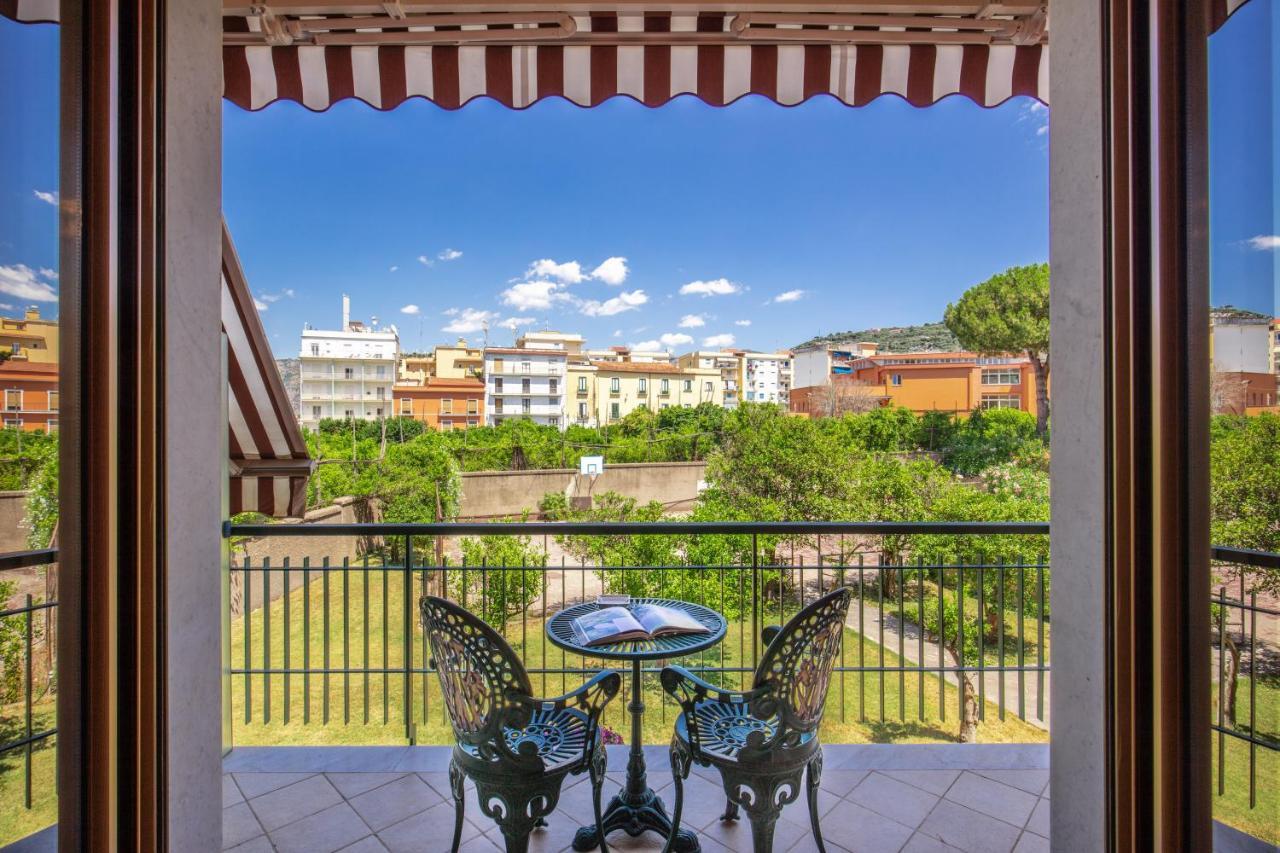 Domus Vittoria - The Luxury Quintessence Apartman Sorrento Kültér fotó